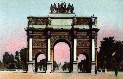 باريس: منظر لقوس النصر دو كاروسيل الذي أنجزه بيير فرانسوا ليونارد فونتين (1762-1853) وتشارلز بيرسييه (1764-1838) في 1809. صورة عام 1920 في "" الألبوم الفني "لمدينة باريس. مجموعة خاصة. بواسطة مجهول مجهول