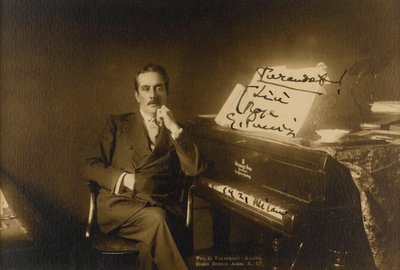 صورة للملحن جياكومو بوتشيني (1858-1924) بواسطة مجهول مجهول