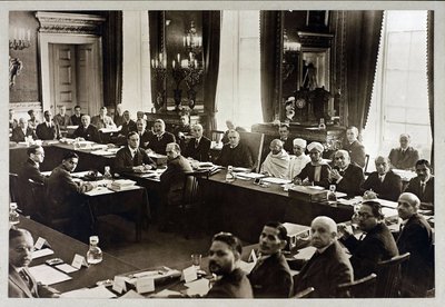 مؤتمر deuxieme de la Table ronde - المهاتما غاندي - مؤتمر المائدة المستديرة الثاني في لندن ، مجهول. تصوير الجيلاتين الفضي بواسطة مجهول مجهول