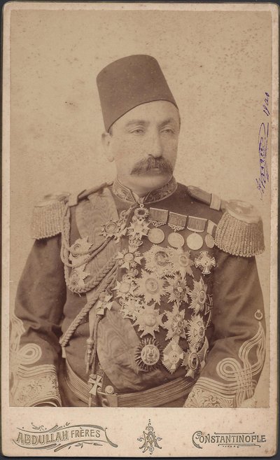 portrait du sultan Abdulhamid II (Abd ul Hamid, Abd-ul-Hamid, Abdulhemit, Abdul Hamid, Abdul-Hamid, Abd al Hamid, Abd al-Hamid) (1842-1918) - Sultan Abduelhamid II (1842-1918), Emperor of the Ottomans, Caliph of the Faithful, Anonymous. Photograph بواسطة مجهول مجهول