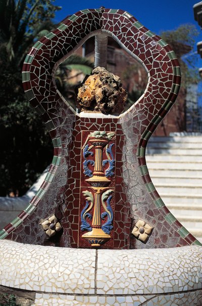 نافورة من القرميد ، Guell Park (1900-1914) بواسطة انطونيو جودي