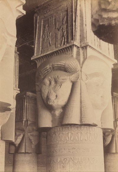 دندرة ، الجزء الداخلي من المعبد ، حتحور كابيتالز ، ج. 1870 - 1880. بواسطة أنطونيو بيتو