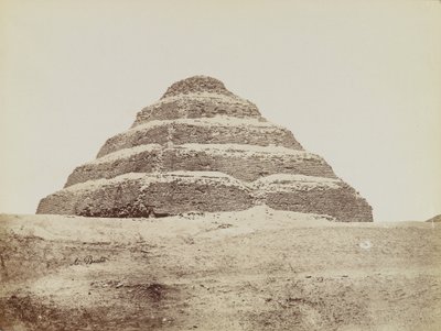 هرم في سقارة ، منظر من الجنوب الشرقي للهرم المدرج بواسطة أنطونيو بيتو
