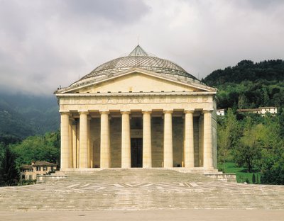 Pronaos, Canova Temple (Tempio Canoviano) or Archpriest Church of the Holy Trinity, designed by Antonio Canova (1757-1822), Possagno, Veneto. Italy بواسطة انطونيو كانوفا