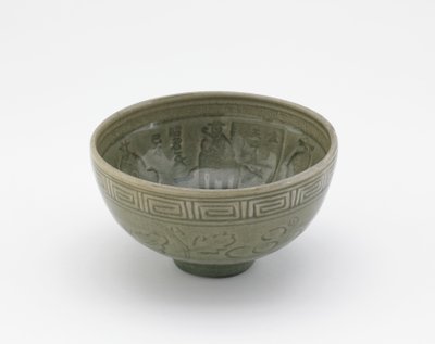 وعاء تقديم على طراز أواني Longquan ، وعاء التقديم (هاتشي) ، أوائل القرن التاسع عشر (خزف حجري بزجاج سيلادون) بواسطة أوكي (Attr. To) Mokubei