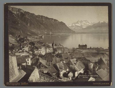 منظر لمونترو على بحيرة جنيف ، في المسافة Dents du Midi Montreux et la Dent du Midi (العنوان على الكائن) بواسطة مجهول
