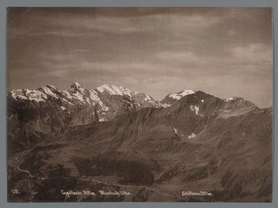 منظر لـ Gspaltenhorn و Blüemlisalp و Schilthorn في Bernese Alps Panorama der Jungfraukette (عنوان السلسلة) بواسطة مجهول