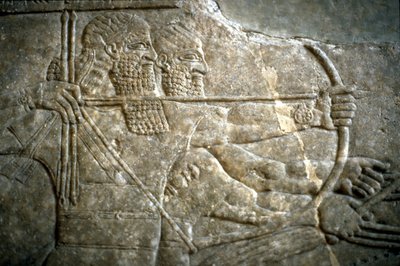 الملك Ashurnasirpal II خلال مطاردة الأسد الملكي ، 650-620 قبل الميلاد بواسطة الآشورية