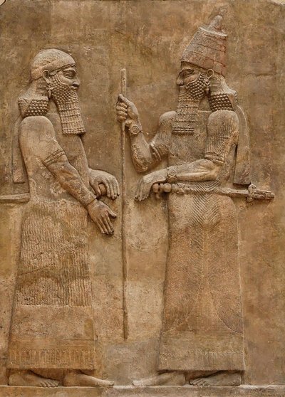 سرجون الثاني وكبار الشخصيات ، إرتياح من قصر الملك سرجون في خورساباد ، حوالي 716-713 قبل الميلاد بواسطة الآشورية