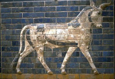 بوابة عشتار ، بابل. نقش الثور ، القرن السادس قبل الميلاد بواسطة الآشورية