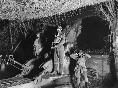 مسدس 9.2in Howitzer من بطارية الحصار الأسترالية الثانية (بطارية مدفعية الحصار الأسترالية 55) ، في العمل ، Voormezeele ، بلجيكا ، سبتمبر 1917 بواسطة مصور استرالي