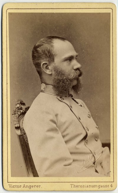صورة شخصية للإمبراطور النمساوي فرانسوا جوزيف (1830-1916) وملك المجر (1867-1916) من منزل هابسبورغ-لورين. صورة من ورشة عمل فيكتور أنجرير في فيينا. بواسطة مصور نمساوي