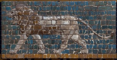 طريق الموكب لبابل تحت حكم نبوخذ نصر الثاني (605-562 قبل الميلاد): تفاصيل بوابة عشتار تصور أسد من الآجر من الفسيفساء. بابل - المتحف الأثري اسطنبول بواسطة البابلية