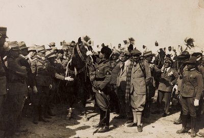 بينيتو موسوليني مع الفاشي وإيتالو بالبو في ليبيا في طرابلس (b / w photo) بواسطة باربيرا لا