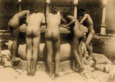 دراسة لخمسة صبيان ينظرون إلى بئر ، صقلية ، C.1900 (صورة بني داكن) بواسطة البارون فيلهلم فون جلودين