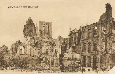 فندق دو فيل بعد القصف ، إبرس ، 1915 بواسطة مصور بلجيكي