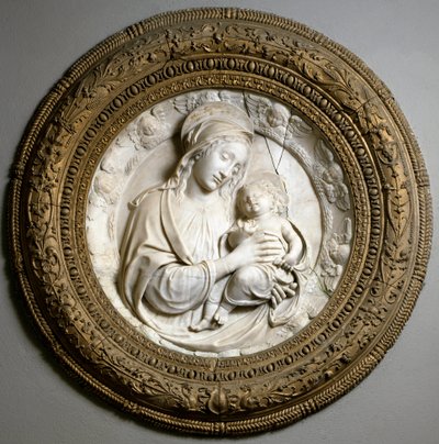 العذراء والطفل. النحت بواسطة Benedetto da Maiano