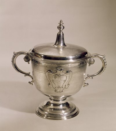 كأس جيمس الثاني Steeple ، 1685 (فضي) بواسطة بنيامين باين