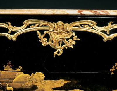 Commode (ورنيش ياباني مثبت على Ormolu) بواسطة برنارد فان ريزنبرغ الثاني