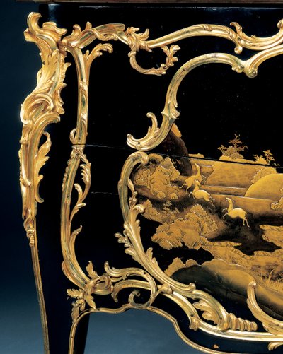 Commode (ورنيش ياباني مثبت على Ormolu) بواسطة برنارد فان ريزنبرغ الثاني