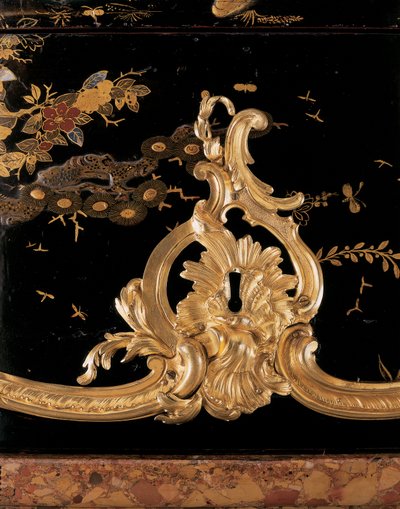 كومود ، c.1745 (ورنيش ياباني مُركب على Ormolu وخشب أبونيزد) بواسطة برنارد فان ريزنبرغ الثاني