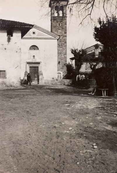 ألبوم الحرب العالمية الأولى في فريولي فينيتسيا جوليا: كنيسة سوليشيانو مانزانو ، 01-03 / 1916 (صورة بالأبيض والأسود) بواسطة بيتي بيتي