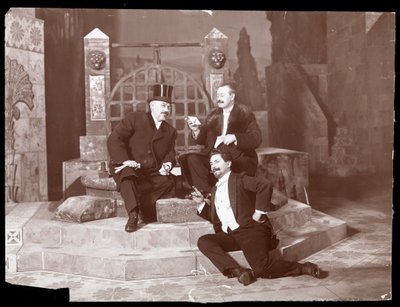 أوسكار هامرشتاين واثنين آخرين في دار الأوبرا في مانهاتن ، c.1905 (طباعة الجيلاتين الفضي) بواسطة شركة بايرون