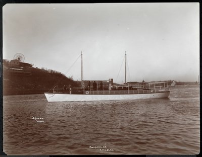 منظر لليخت Mousquetaire في يخت نيويورك ، Launch und Engine Co. على نهر Harlem ، نيويورك ، 1905 (طباعة الجيلاتين الفضي) بواسطة شركة بايرون
