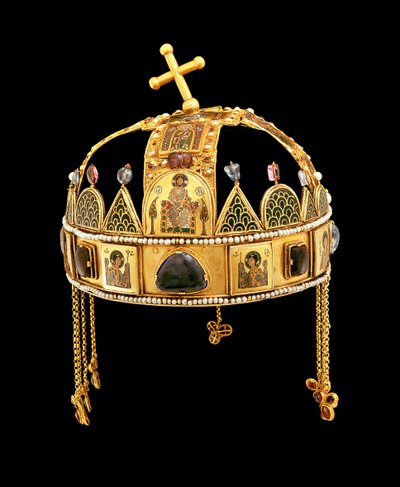 التاج المقدس للمجر ، القرن 11 إلى 12 (الذهب بالمينا واللآلئ والأحجار شبه الكريمة) بواسطة البيزنطية