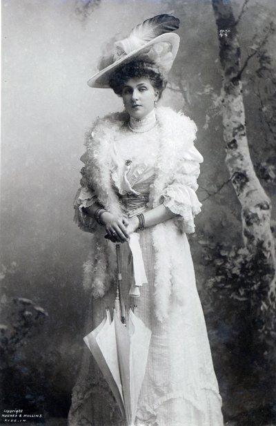 ملكة إسبانيا ، إينا باتنبرغ ، حوالي عام 1910 (b / w photo) بواسطة J.B. and Brown J. Rowbotham