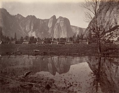 صخور الكاتدرائية ، يوسمايت ، كاليفورنيا. 1872 ، طبع كاليفورنيا. 1876. بواسطة كارلتون إي واتكينز.