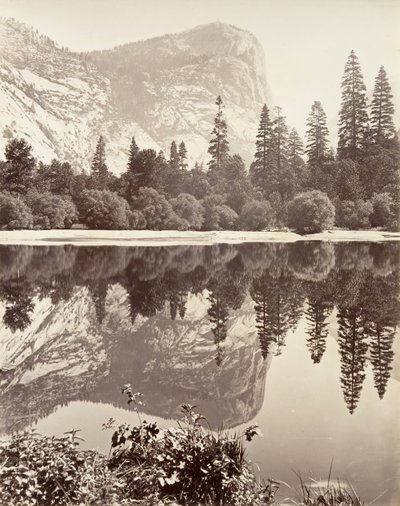 بحيرة ميرور ، يوسمايت ، كاليفورنيا. 1872 ، طبع كاليفورنيا. 1876. بواسطة كارلتون إي واتكينز.