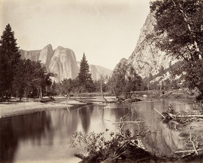 النظر إلى أسفل وادي يوسمايت ، كاليفورنيا. 1872 ، طبع كاليفورنيا. 1876. بواسطة كارلتون إيمونز واتكينز