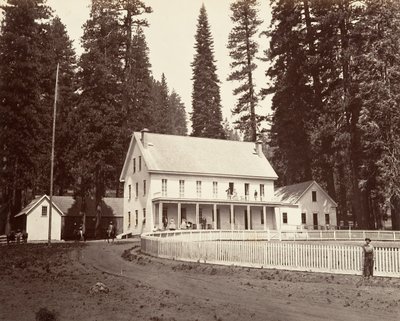فندق ماموث جروف ، كاليفورنيا. 1872 ، طبع كاليفورنيا. 1876. بواسطة كارلتون إيمونز واتكينز
