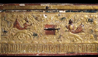 Detail of a gilded wooden box representing a king and a Saracen chief fighting each other, Catalan school بواسطة المدرسة الكاتالونية