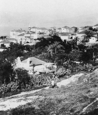 بيروت من الكلية الأمريكية ، لبنان ، 1927 - 1931. بواسطة كافاندرز المحدودة