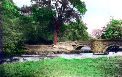 الجسر في منزل Haddon Hall الفخم ، ديربيشاير ، 1926. بواسطة Cavenders Ltd