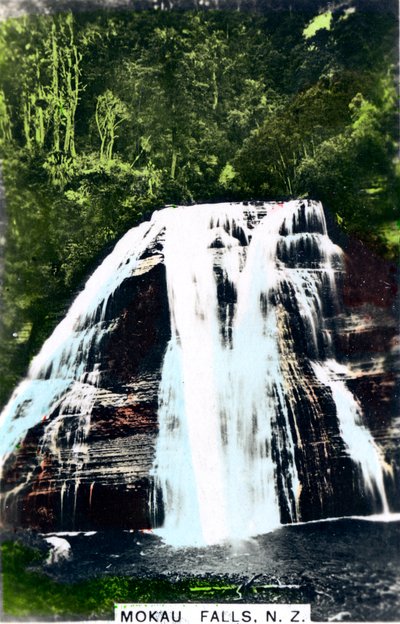شلالات Mokau ، الجزيرة الشمالية ، نيوزيلندا ، ج 1920s. بواسطة Cavenders Ltd