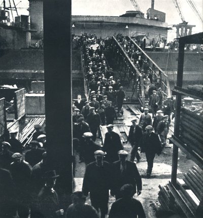 الجيش وراء الأساطيل ، 1941 بواسطة سيسيل بيتون