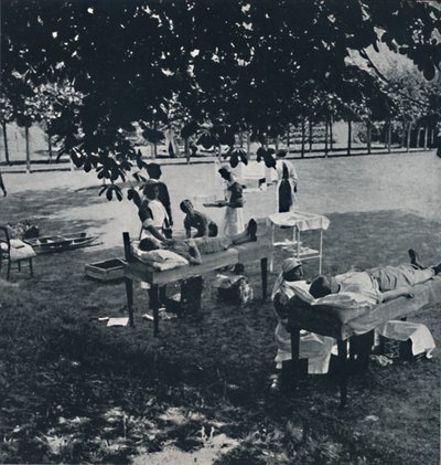 المتبرعون بالدم ، 1941 بواسطة سيسيل بيتون