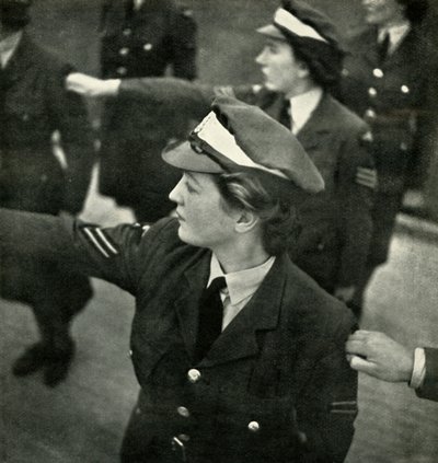 عريف وكاديت ، c1943. بواسطة سيسيل بيتون