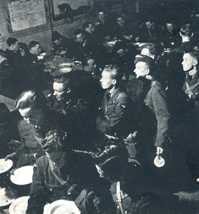 كل إنسان لنفسه ، 1941 بواسطة سيسيل بيتون