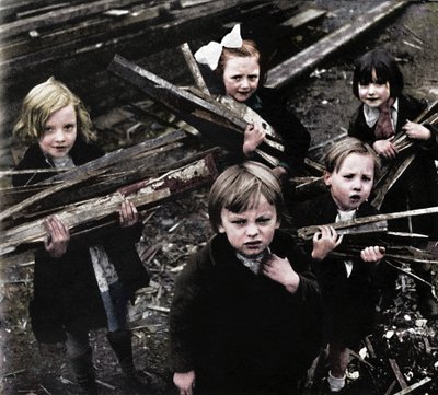 حطب ، 1941 بواسطة سيسيل بيتون