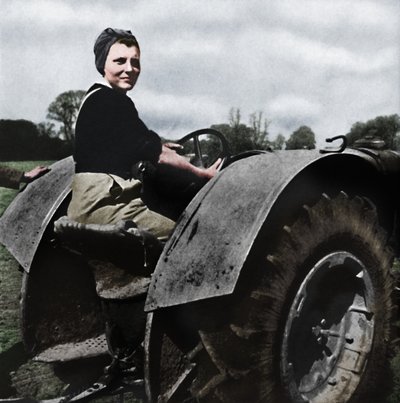 فتاة الأرض ، 1941 بواسطة سيسيل بيتون
