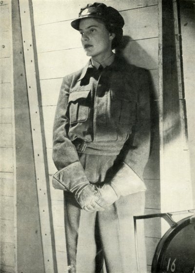 سائق MT ، c1943. بواسطة سيسيل بيتون