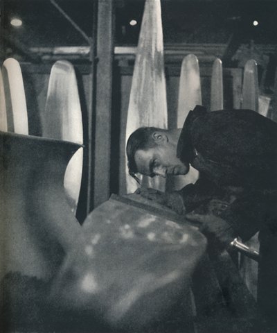 قياس ريش البرغي 1941 بواسطة سيسيل بيتون