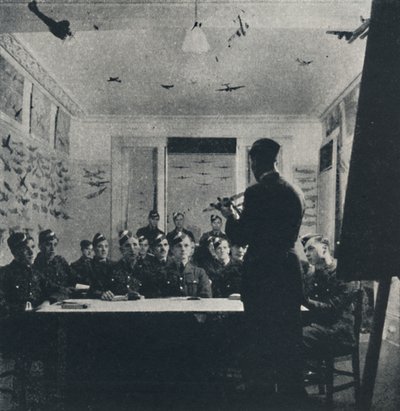 أساس التدريب: التعرف على الطائرات ، 1941 بواسطة سيسيل بيتون