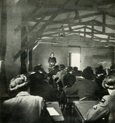 محاضرات ضابط WAAF ، c1943. بواسطة سيسيل بيتون