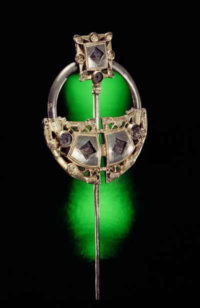 بروش حلقي ، Ardagh Hoard ، Reerasta ، County Limerick ، Viking Age (silver-gilt) بواسطة سلتيك