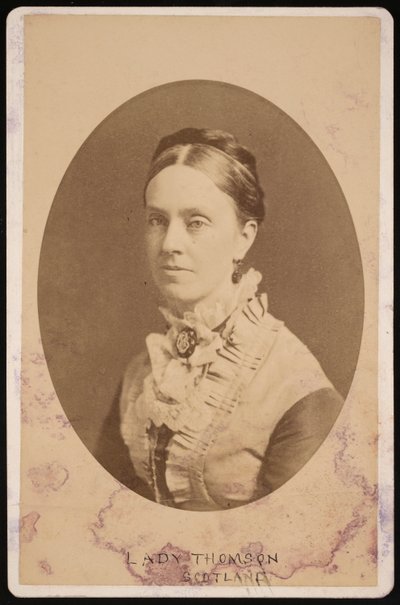صورة للسيدة فرانسيس آنا بلاندي طومسون ، البارونة كيلفن 1837-1916 ، 1876. بواسطة شركة المئوية للتصوير الفوتوغرافي